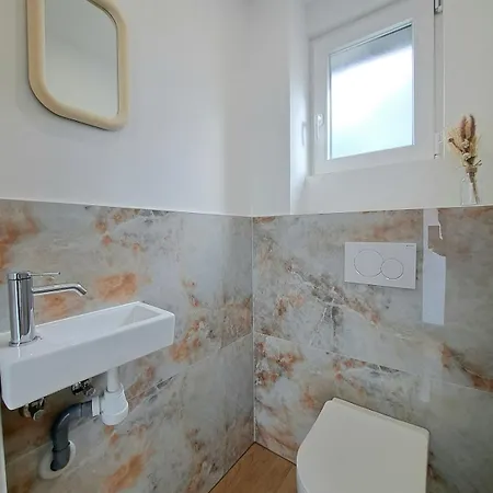 Chez Fernand A Maison Neuve Confort Avec Jardin Et Parking Inclus 科尔马